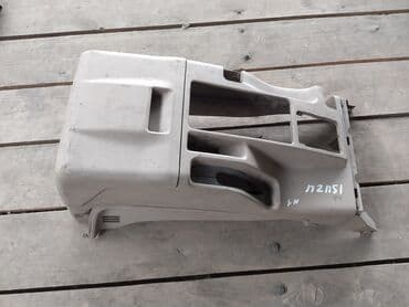 кровать подиум: Isuzu Bighorn Консоль салона, Исузу Бигхорн салонная консоль Год  — 1