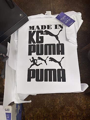 житкая кожа: Футболка белая с крупным чёрным принтом «MADE IN KG PUMA / PUMA». - — 2