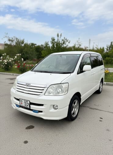 Toyota Noah: 2003 г., 2 л, Автомат, Бензиновая, Минивэн