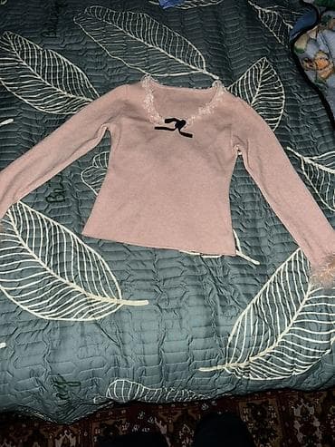 свитера с оленями парные: Розовая женская кофта/лонгслив с длинным рукавом и декором: - Нежный — 3