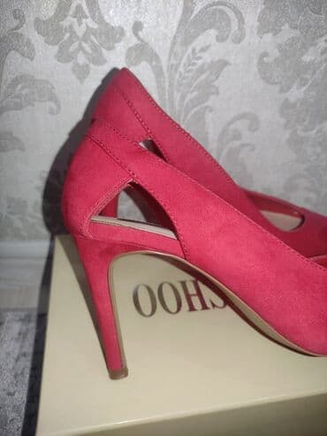 Спецодежда: 1. Туфли Надеты 1 раз на мероприятие. высота каблука 8 см. Бренд — 4