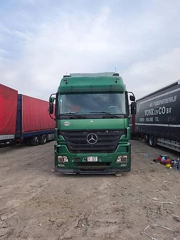 Тягач, Mercedes-Benz, Тентованный
