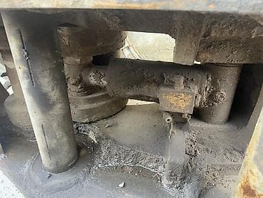 забыл: Замок на экскаватор хундай 300 
Или люгонг 933 — 2