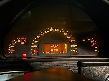 Продажа авто: Mercedes-Benz C-Class: 2003 г., 2.6 л, Автомат, Бензин, Универсал — 9
