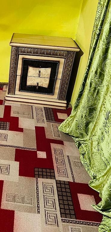 бир кишилик спальни: Спальный гарнитур в классическом стиле с богатым декором. Состав — 3