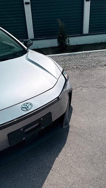 байди машина: Toyota bZ3: 2023 г., 1.5 л, Робот, Электромобиль, Седан — 3