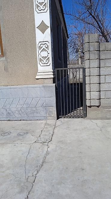 Үйлөр: Продается два дома на одном участке,со всеми хоз постройками. В — 5