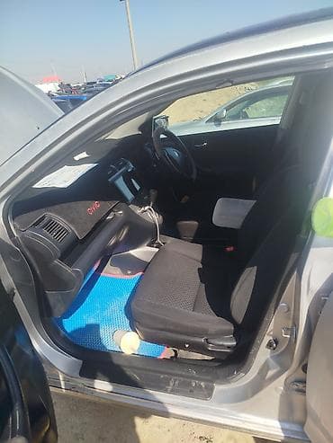 Транспорт: Honda Civic: 2004 г., 1.6 л, Кол менен иштөөчү, Бензин, Хетчбек — 7