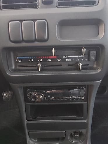 golf venta: Mazda 323: 1996 г., 1.6 л, Механика, Бензин, Седан — 4