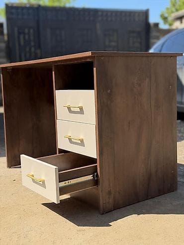 куплю компьютерный стол: Компьютерный стол, С полками — 4