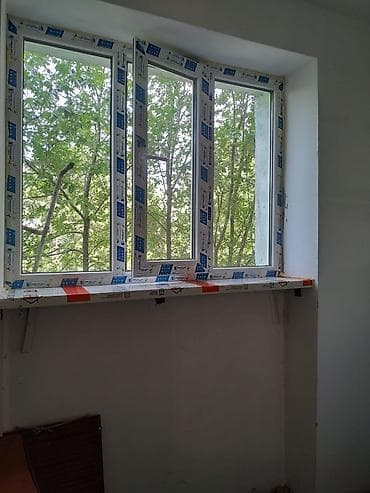 квартира гостничного типа: Продаю 1-кв. гостиничного типа, комната с балконом, дверь — 6