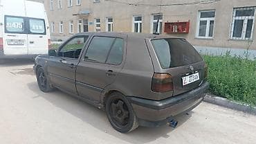 Volkswagen Golf: 1993 г., 1.8 л, Механика, Бензин, Хэтчбэк