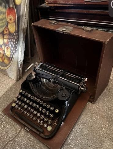 Механические пишущие машинки с кириллической раскладкой. В комплекте at lalafo.kg Механические пишущие машинки с кириллической раскладкой. В комплекте