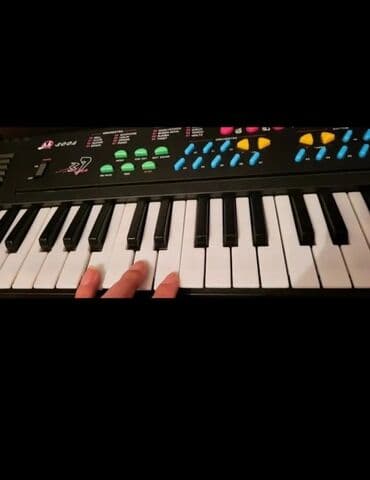 детская электрогитара: 🎁ПИАНИНО. РАБОТАЕТ НА БАТАРЕЙКАХ. ПОЛИТЕХ. КИНОТЕАТР МАНАС — 5