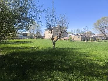 полевая земля: Продаётся земельный участок с домом и садом. Участок угловая а также 2 — 3