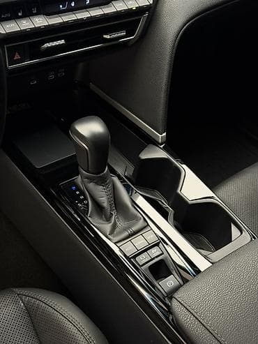 toyota aurus: Toyota Camry: 2025 г., 2.5 л, Вариатор, Гибрид, Седан — 9