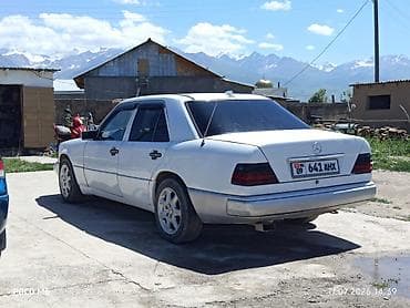 Mercedes-Benz W124: 1993 г., Механика, Седан — 9