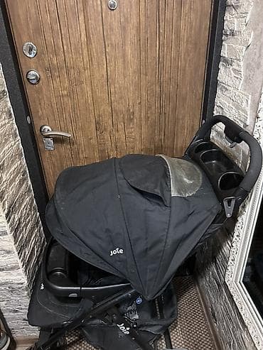 chicco echo: Прогулочная коляска Joie (черная) - Удобное сиденье с мягкими ремнями — 2
