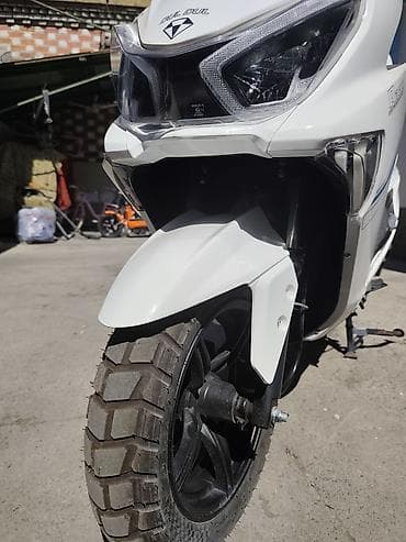 мотороллер бука: Макси-скутер 150 куб. см, Бензин — 3