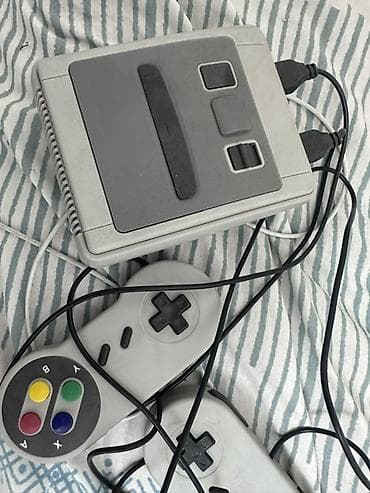 game console: Ретро игровая консоль в стиле Super Nintendo (SNES) с двумя проводными — 1