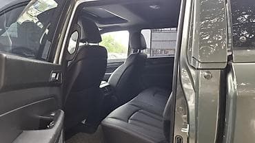 kia bango: SsangYong Khan — полноразмерный пикап цвета хаки с жестким кунгом — 7