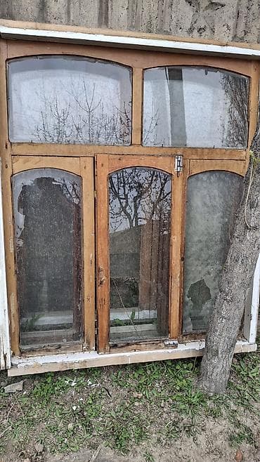 Деревянный оконный блок с верхними фрамугами - Материал: массив