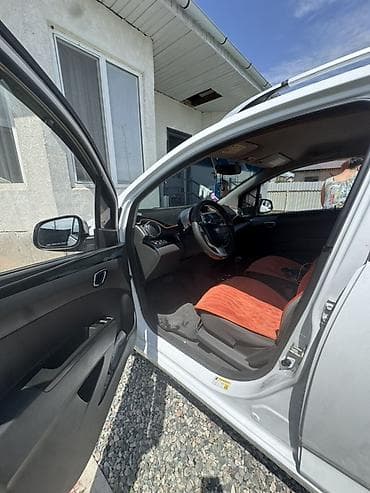 byd e7: Chevrolet Spark: 2010 г., 1 л, Автомат, Бензин, Хэтчбэк — 7