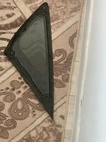 ГБО: Продам боковое треугольное стекло (форточка) на Lexus 2005 года — 1