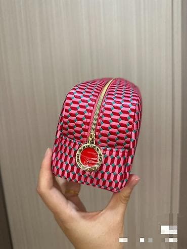 Продаю косметичку Bulgari
Новые 
Есть 2 вида — 5