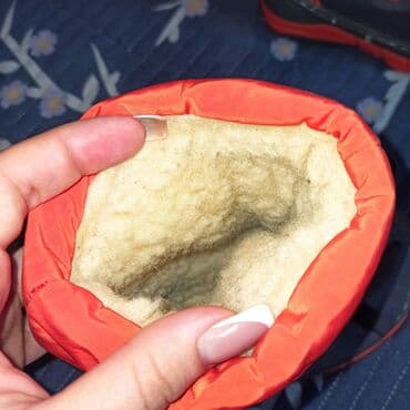 Игрушки: Продаю детские зимние сапоги, дутики. На липучках. Очень яркие — 6