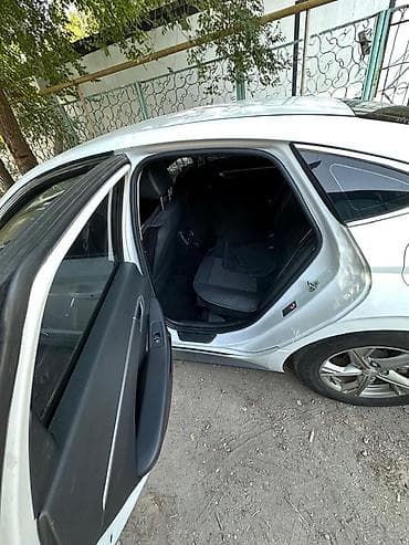 byd e2 2023: Hyundai Sonata: 2022 г., Газ, Лифтбек — 5