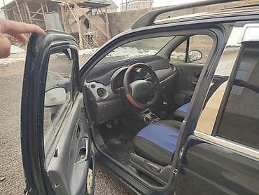 ош бишкек гигант: Городской хэтчбек компакт-класса, 5 дверей, золотистый цвет кузова — 2