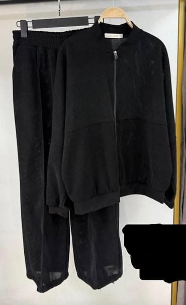 велюровый: Уютный вельветовый костюм-двойка в чёрном цвете. Состав комплекта: - — 1