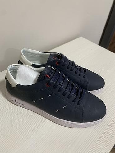 Босоножки, сандалии, шлепанцы: Состояние новое носил всего два раза на прогулку. Покупал за 3000 — 4