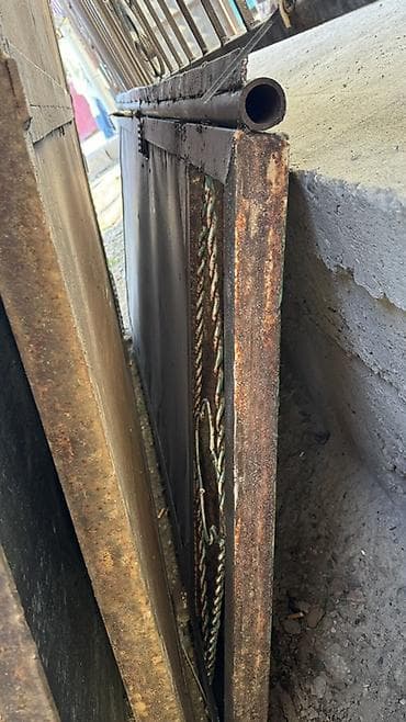 Распашные ворота: Металлические створки ворот с калиткой (комплект). Демонтирован — 5