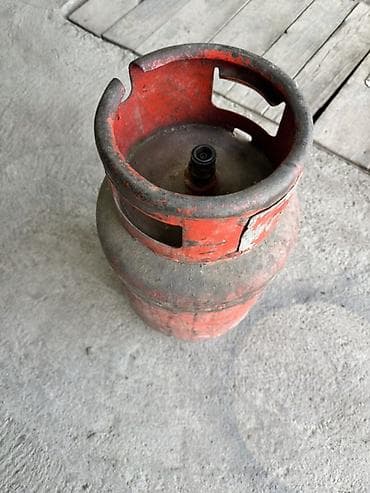 Садовая мебель: Газовый баллон (пропановый), металлический, окраска красная. Продается — 2