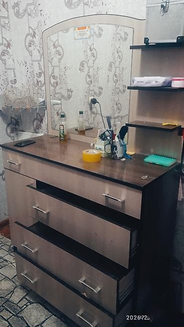 металлическая полка: Туалетный столик, С зеркалом, ЛДСП — 1