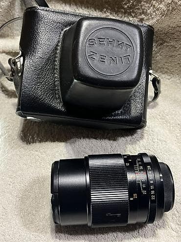 Объектив REVUENON-SPECIAL 135mm f/2.8 (M42) в комплекте с камерой