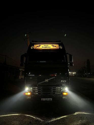 самоходный бетоносмеситель с самозагрузкой: Тягач, Volvo, 2012 г., Шторный — 2