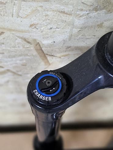 Велозапчасти: Вилка RockShox Lyrik Ultimate (DebonAir, Charger) - Диаметр колес — 3