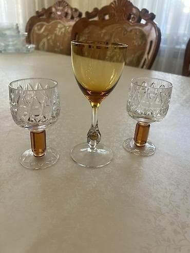 Рюмки по 2.500, фужер 1000
