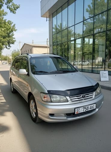 чехлы для авто бу: Toyota Ipsum: 2000 г., 2 л, Механика, Бензиновая, Универсал — 1