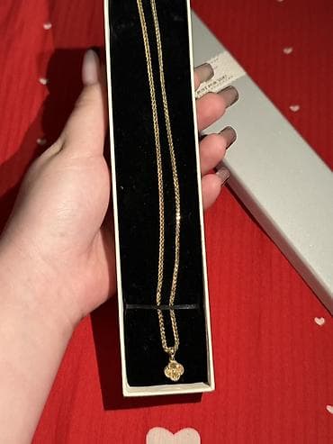 жемчужное ожерелье: Золотое ожерелье с подвеской в форме четырехлистника - Материал — 1