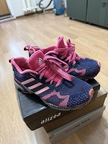 Кроссовки Adidas для активных прогулок и спорта. - Модель: Salomon TR
