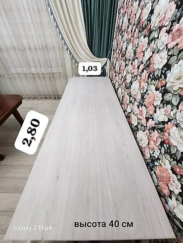 Кресла: Стол сатылат экиге болунгон, биросун размери узундугу 2,80 м, турасы — 2