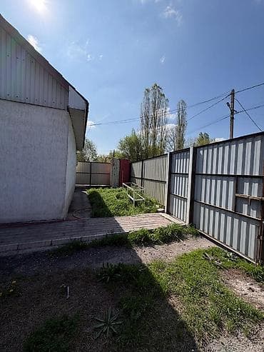 дом в селе дмитриевка: Очень, срочно продаётся дом в начале Маевки. Участок 1.28 сотки по — 4