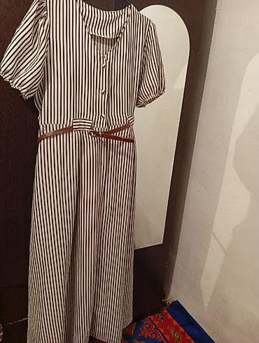 Женская обувь: Платье в полоску с пуговицами и ремешком - Модель: миди, расклёшенный — 1