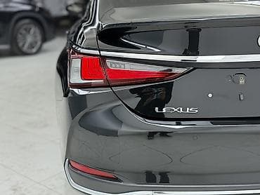 w210 e320: Lexus ES: 2020 г., 2.5 л, Вариатор, Гибрид, Седан — 10