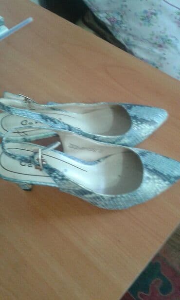 Босоножки, сандалии, шлепанцы: Баскони босоножки. Надевала 1 раз только на мероприятие. Состояние — 3