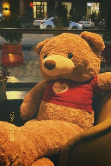 Большой плюшевый медведь в красном свитере - Размер: Большой 1.40см